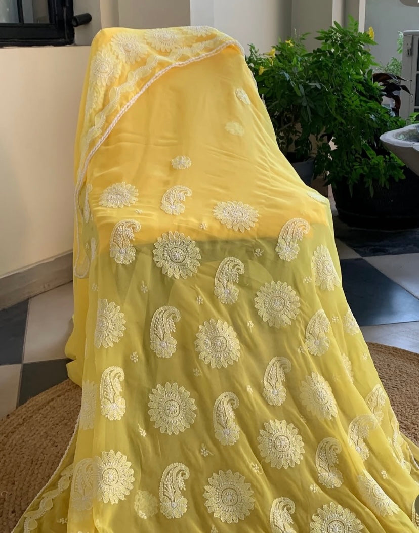 Elegant Embroidered Saree with Unstitched Blouse Piece